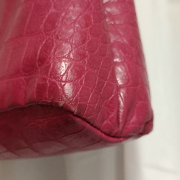 Bueno Red Crocodile-Embossed Shoulder Bag - Picture 9 of 15